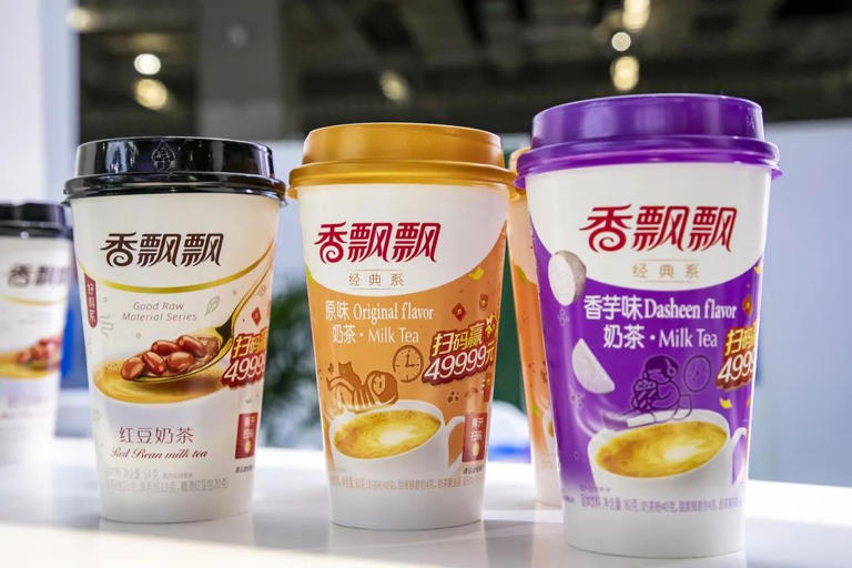 香飘飘奶茶涨价至16元一杯引热议，客服：含2.9g明前特级龙井